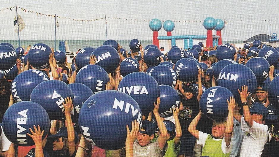 2000: Strandfest Deutschland - Kinder mit NIVEA Bällen
