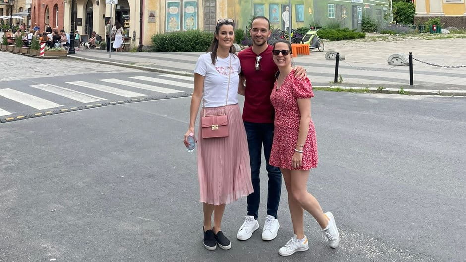 Tamara (links) in Posen mit ihren Kolleg*innen Cristina Masip & Martin Nanush