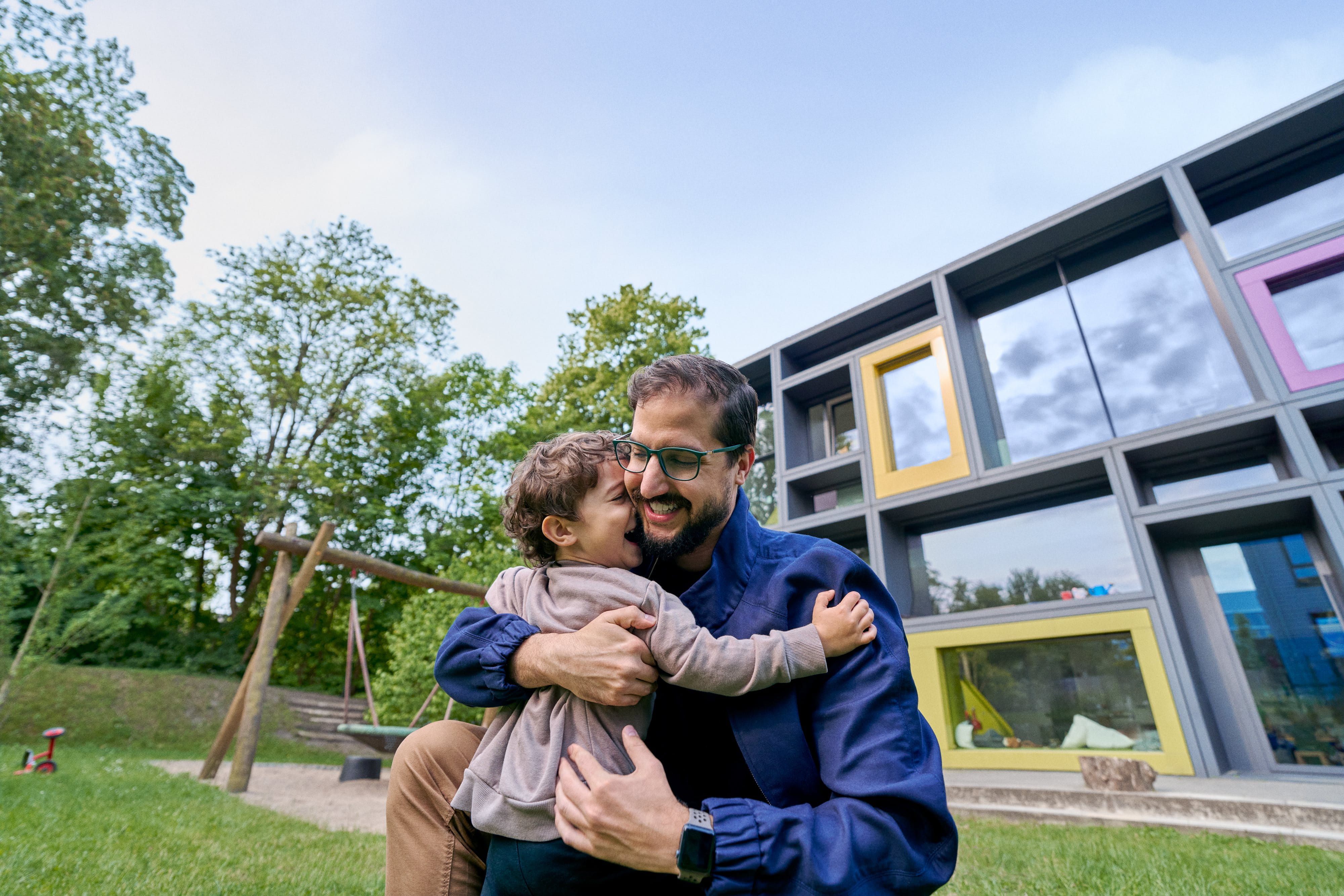 Beiersdorf unterstützt Mitarbeitende mit familienfreundlichen Angeboten und einer Unternehmenskultur, die Work-Life-Balance und Wohlbefinden fördert.