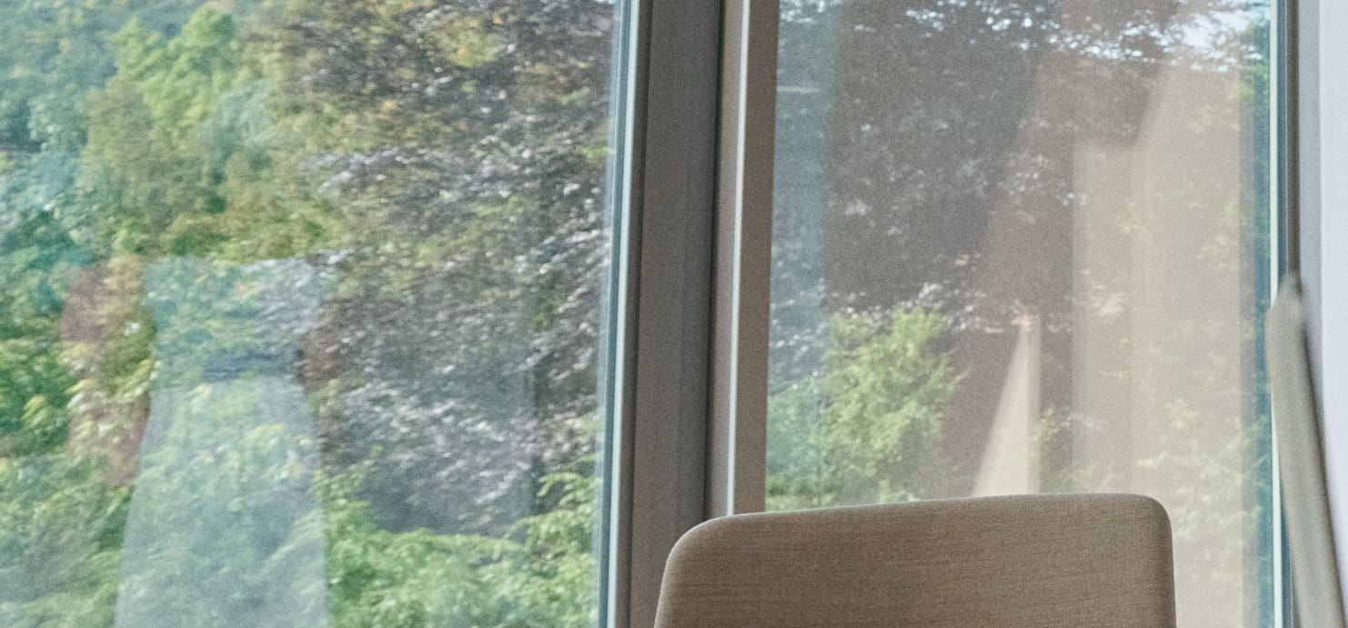 Beiersdorf Mitarbeitende arbeiten in einem Workshop zusammen, tauschen Ideen aus und fördern Teamarbeit in einem globalen Arbeitsumfeld.
